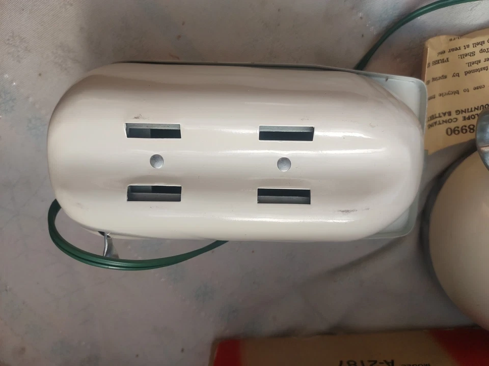 RARO NUEVO EN CAJA Faro Bicicleta Delta Viga Sellada A-2187 Nos1950 Blanco y Cromo Foto 3 de 4