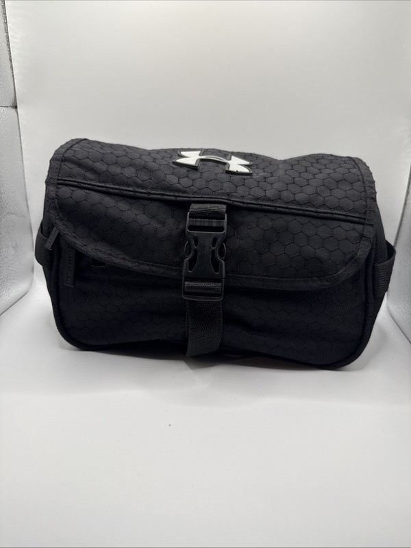 UA Under Armour Travel Shaving Kit /Shower Bag Black Great Condition 