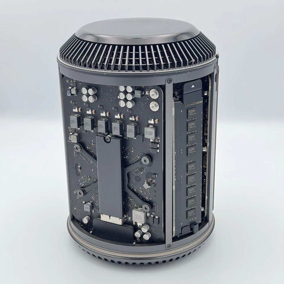 Apple Mac Pro A1481 Intel Xeon Quad-Core 3.7GHz 16GB 250GB SSD 2xFirePro D300 - Image 4 of 4