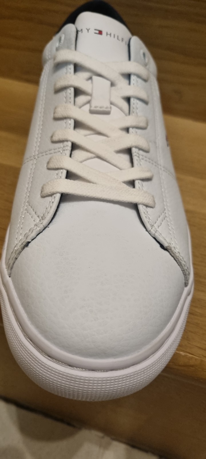 TOMMY HILFIGER ESSENTIAL LEATHER TRAINERS IN WHITE SIZE 7 ORIGINAL RRP £100 image 8