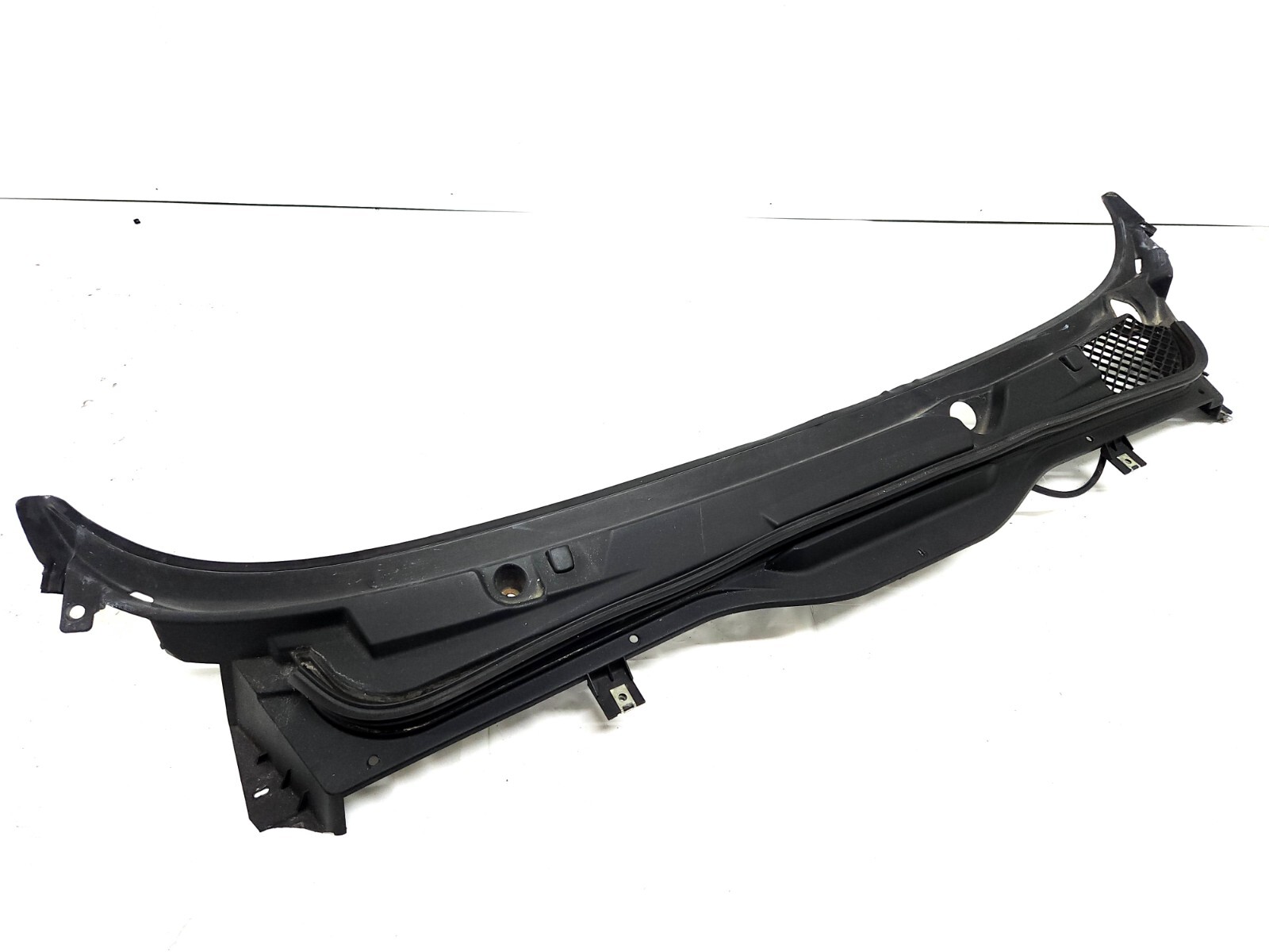 ⭐ 08-17 Maserati Gran Turismo Front Windshield Wiper Cowl Cover Vent Panel Oem