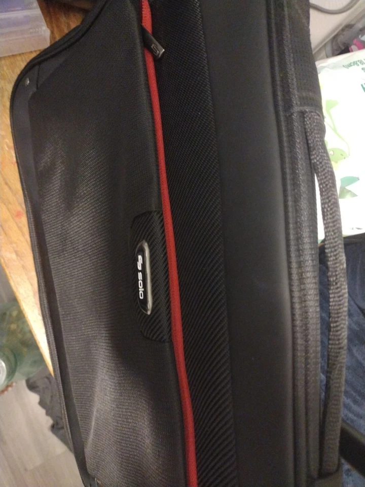 Capa acolchoada vermelha para laptop Solo - Imagem 3 de 4