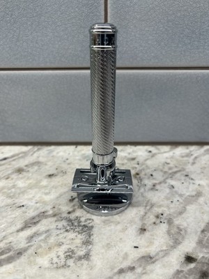 Muhle Traditional Safety Razor With Stand - Chrome, Closed Comb