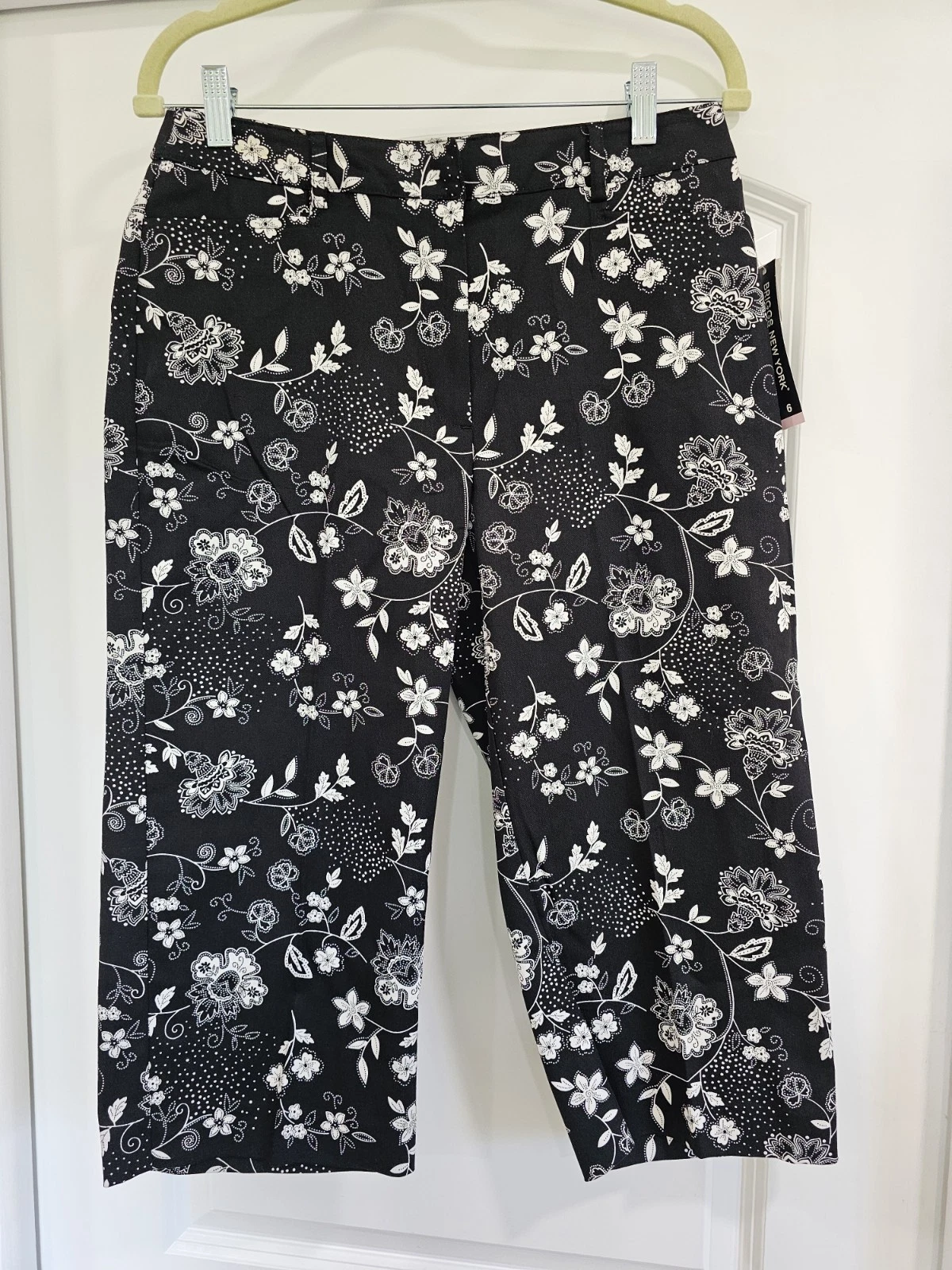 Briggs New York Women's Black White Floral Capri Pants Size 6