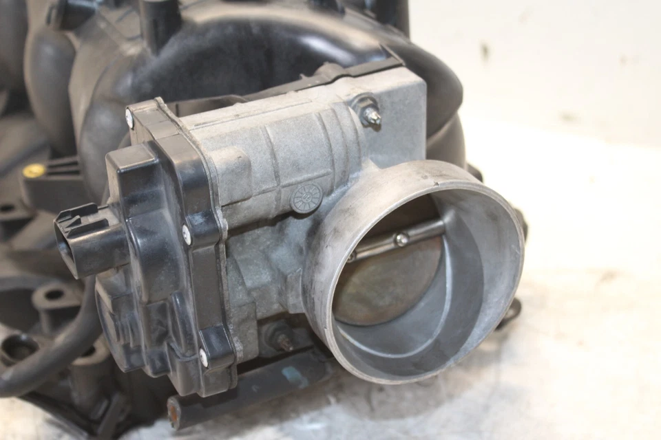 HUMMER H2 SUT 2004-2007 6,0 L colector de admisión y cuerpo del acelerador OEM Foto 3 de 4