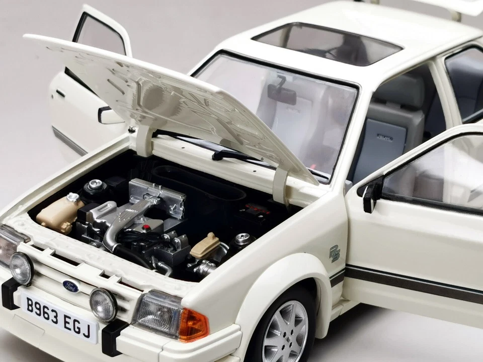 Model road car Ford Escort RS turbo 1984 White Sunstar 4963R RHD diecast 1:18th - Image 2 of 4