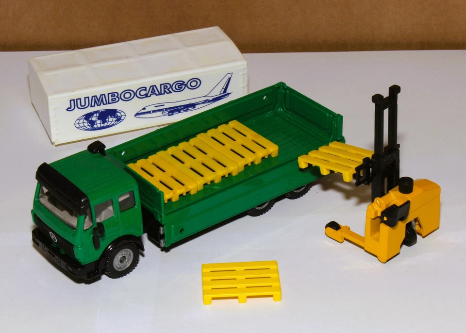 Siku 2933 Mercedes Benz SK LKW Mitnahmestapler Ovp Jumbocargo +Zubehör Paletten  - Bild 2 von 4