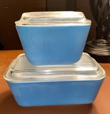 Vintage Set of 2 Pyrex Glass Refrigerator Dishes Ovenware w/ Lids Turquoise Blue