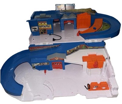 2015 Hot Wheels Sto And Go Car Wash and Service Station Center PlaySet