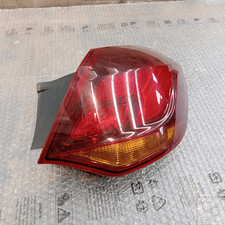 13319948 Pfostenleuchte. Ostteil. Rechts OPEL ASTRA (P10) 1.6 (85Kw) Ber