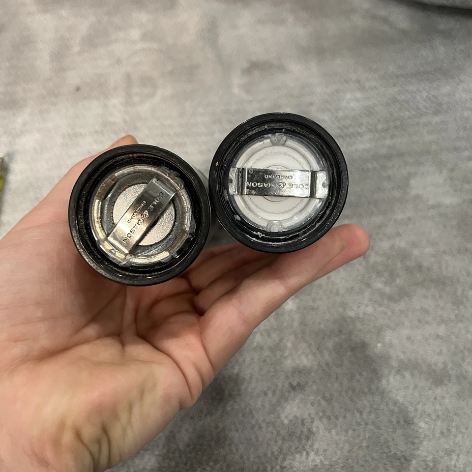 Cole & Mason Juego de Molinillo Clásico de Sal y Pimienta de Acero Inoxidable y Vidrio Everyday Foto 4 de 4