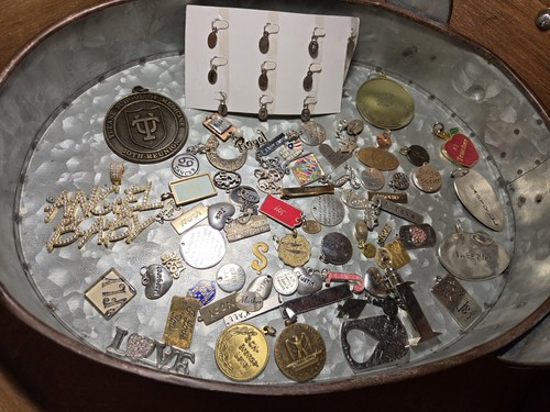 HUGE LOT OF SILVER & GOLD TONE PENDANTS & CHARMS BEARING WORDS, LETTERS, NUMBERS