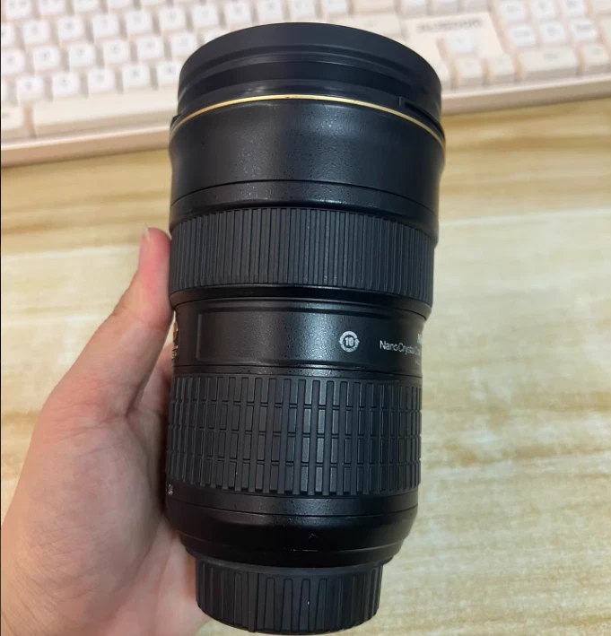 Nikon AF-S 24-70mm f/2.8G ED Lens with Fast Aperture for Nikon F