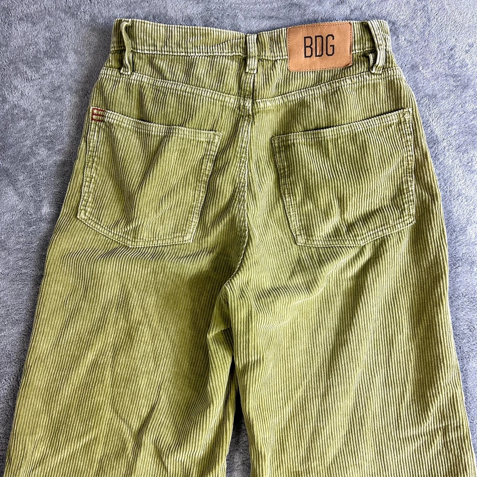 Pantalones BDG Urban Outfitters para mujer de pana tiro alto pierna ancha talla 27 verdes Foto 4 de 4