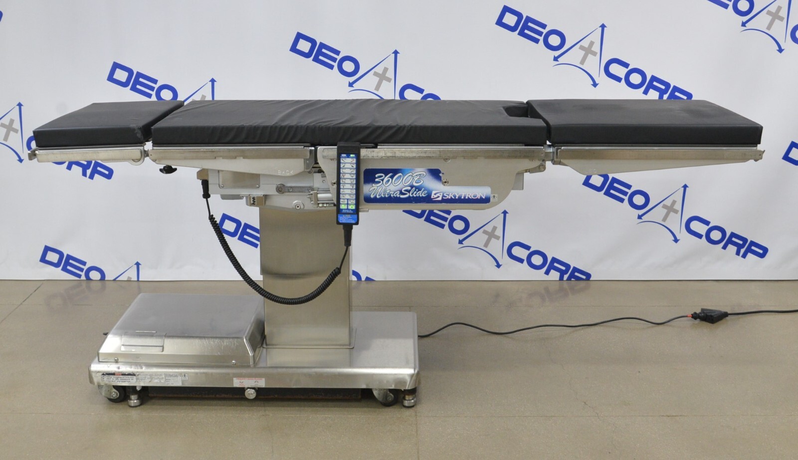 Skytron 3600B UltraSlide Surgical Table W/ Skytron 3600 Series Remote