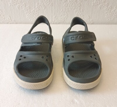 Kroko Sandalen grau & weiß Riemenverschluss Kinder Größe UK 11