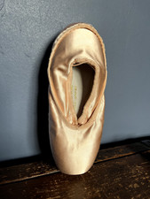 Bloch Sonata S2130 Pointe Shoes size 5 B