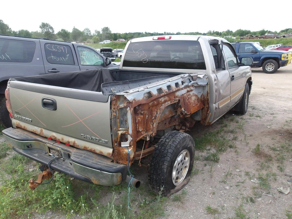Used Washer Fluid Reservoir fits: 2003 Chevrolet Silverado 1500 pickup w/low lev - Image 4 of 4