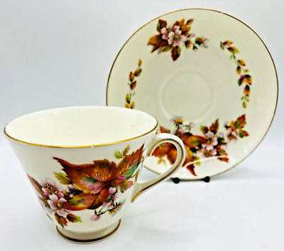 Royal Doulton Wilton Muster Nr. V2361 Duo Tasse & Untertasse