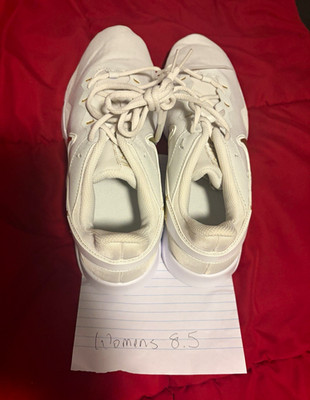 Nike Women s 8.5 Legend essentials 2 running shoes