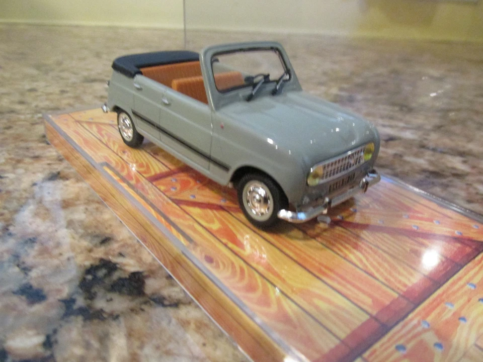Renault 4 Torpedo Sinpar en plástico 1/43 de NOREV con estuche. ¡Solo ventas en Estados Unidos! Foto 2 de 4