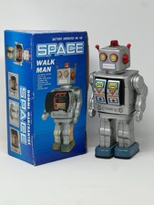 Battery Operated ME 100 SPACE WALK MAN Tin Robot / CIB / READ!!!