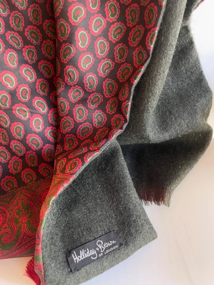 Bufanda de seda y lana vintage Holliday & Brown London para hombre - roja y gris usada en excelente estado Foto 3 de 4