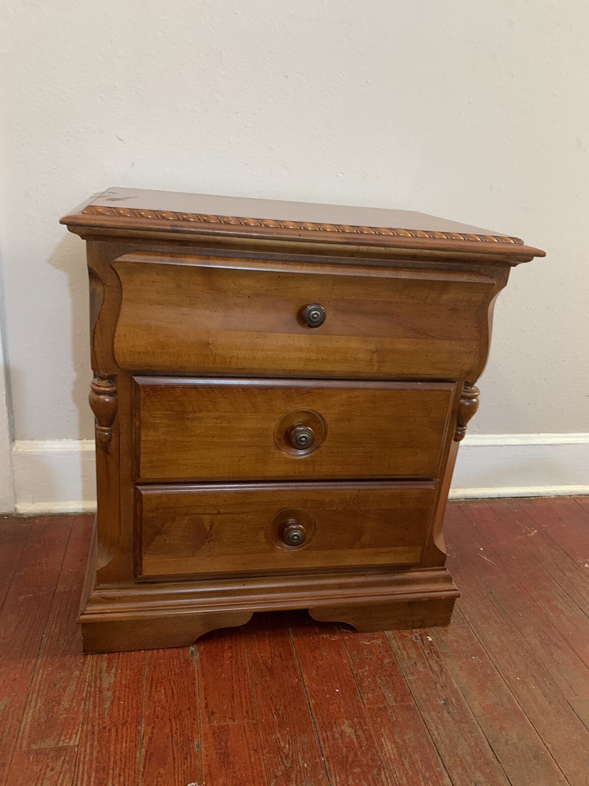 Broyhill Nightstand For Sale Compare Easily May 2022