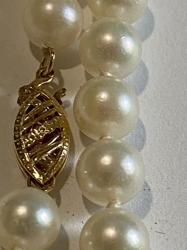 Beautiful 18" 6mm White Pearl Necklace with a 14K Yellow Gold Filigree Clasp - Picture 5 of 7