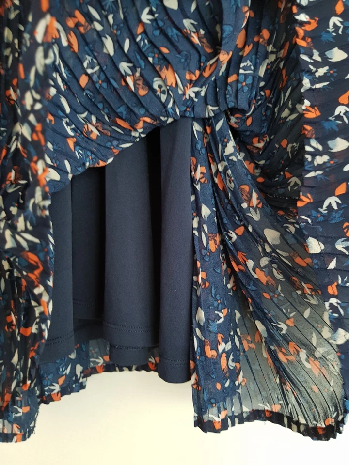 Robe plissée bleu marine à fleurs rouges, manches courtes. 8 ans Gemo - Photo 4/4