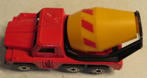 Matchbox Lesney #19 Red Cement Truck Yellow Mixer Red Stripe Used 1976 Superfast - Picture 9 of 18