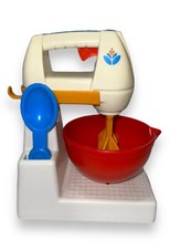 Fisher Price Fun with Food Family Box Mixing Center beaters mixer frosting toy