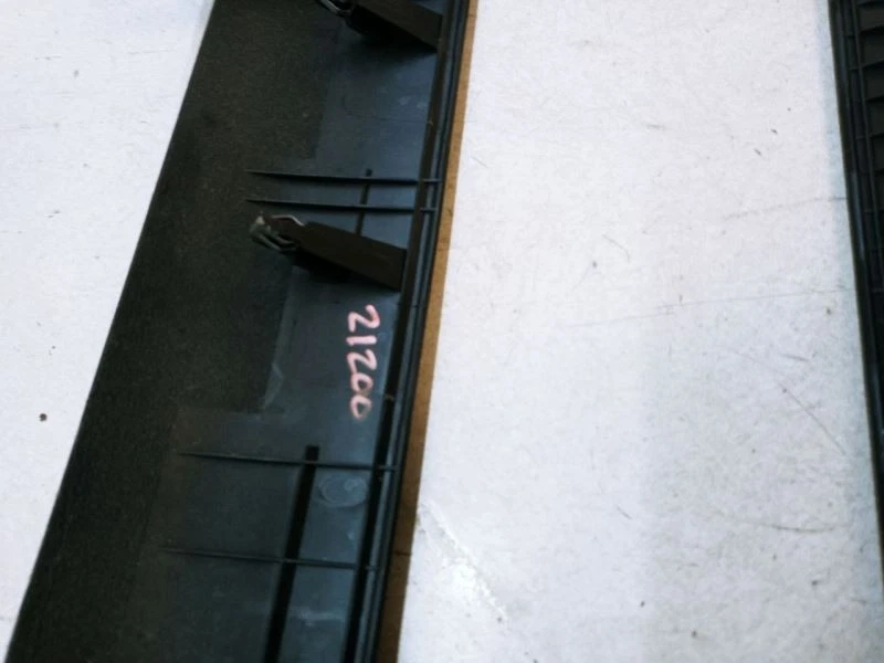 Kia Sorento 2009 conductor inferior izquierdo tablero moldura rodilla negro OEM 84751-3E510 Foto 3 de 4