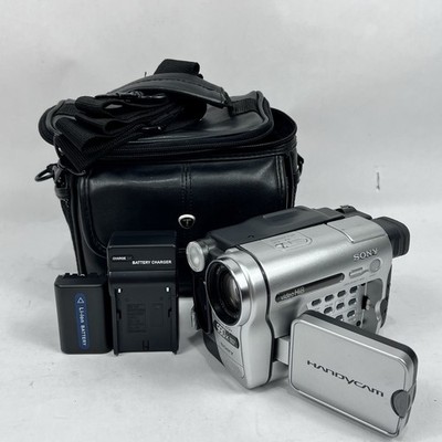 Sony Handycam CCD-TRV138 NTSC Hi8 Camcorder with Nightshot Bundle