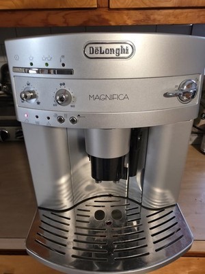 DeLonghi Coffee Maker Magnifica Type: ESAM-3300 Works great