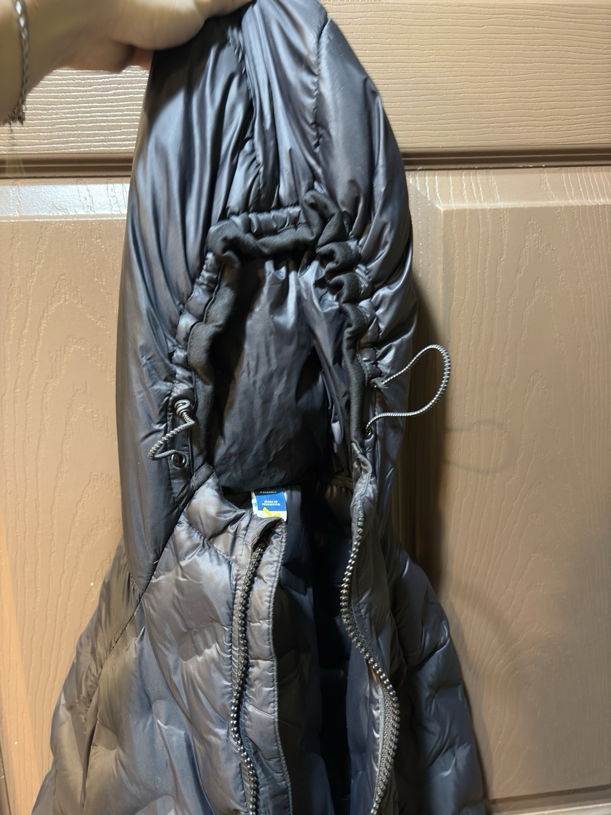 Woman’s Packable Jacket Size Medium Black - image 4