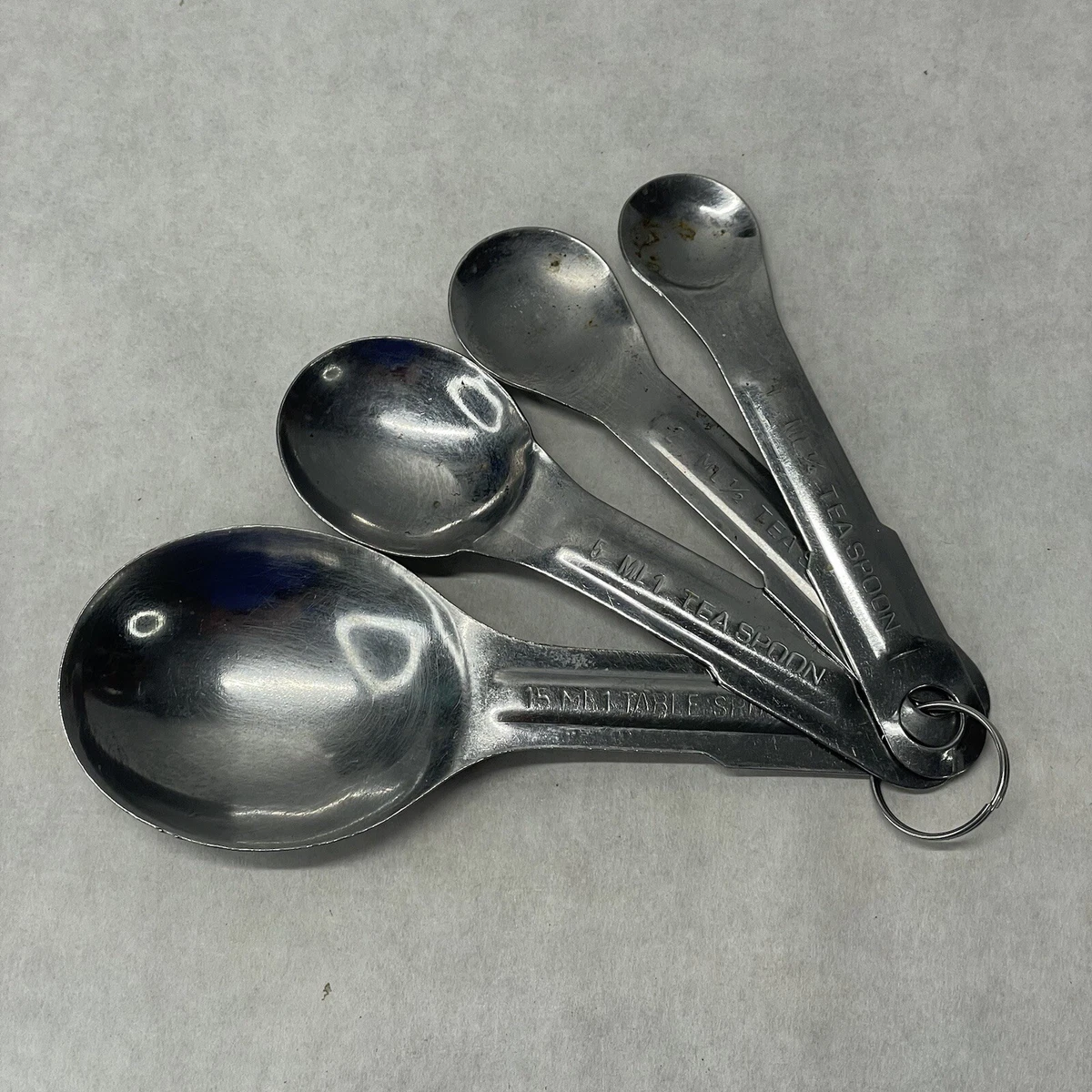 Vintage 4 piece Metal Measuring Spoons Rounded US Std 1 Tablespoon Teaspoon  ½ ¼