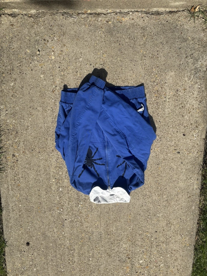 Chaqueta grande vintage de punto de inflexión azul usada con araña serigrafiada Foto 4 de 4