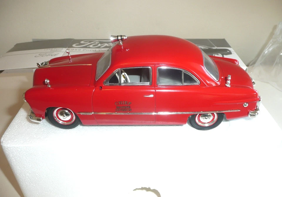First Gear 19-2651 DieCast 1/25 Scale 1949 Ford Tudor FDNY Chief Car - Image 4 of 4