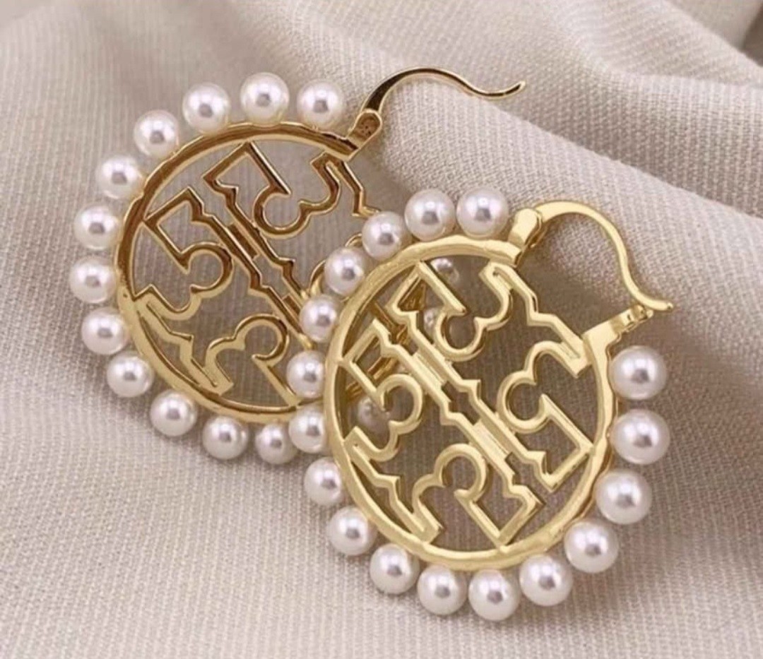 Tory Burch Gold Tone Hoop Earrings Pearl Accents Round Lobe thumbnail 6