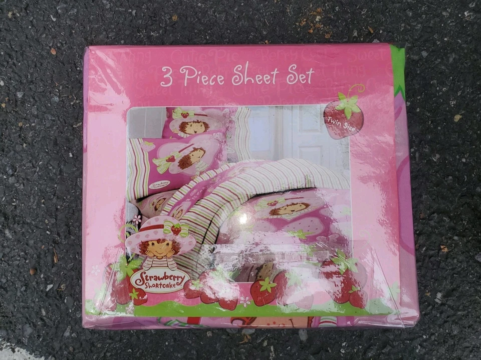 Vintage Strawberry Shortcake Twin Size Bed Sheet Set NOS Flat Fitted Pillow Case - Image 2 of 4