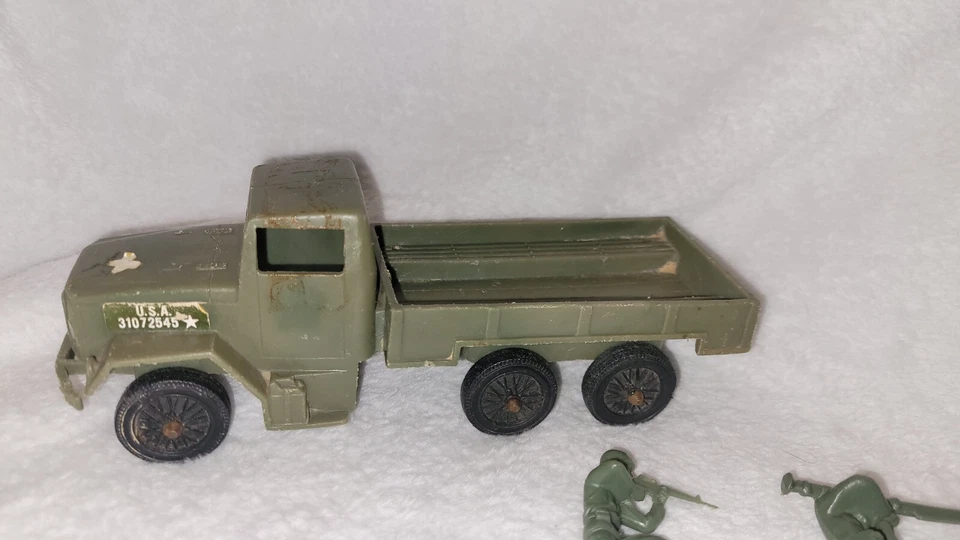 Camión de colección TIM-MEE PP de plástico verde oliva de 2,5 toneladas de carga militar y 12 soldados Foto 3 de 4