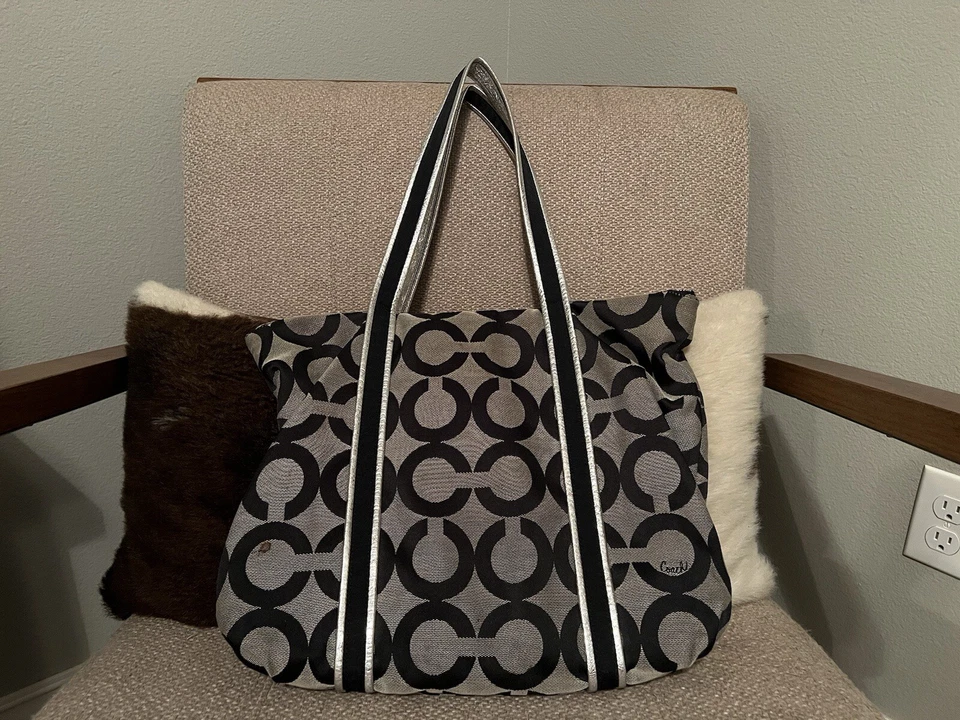 Bolso de hombro Coach gris y negro Poppy Signature Foto 3 de 4