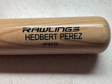 Autographed Bat HEDBERT PEREZ, Item # 16