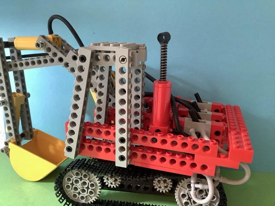 LEGO Technic Technik Pneumatic Bagger 8851 mit original Bauanleitung - Bild 2 von 4