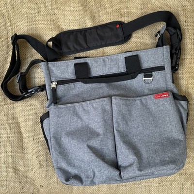 Skip Hop Gray Messenger Diaper Bag Adjustable Strap Inner Pockets Sections