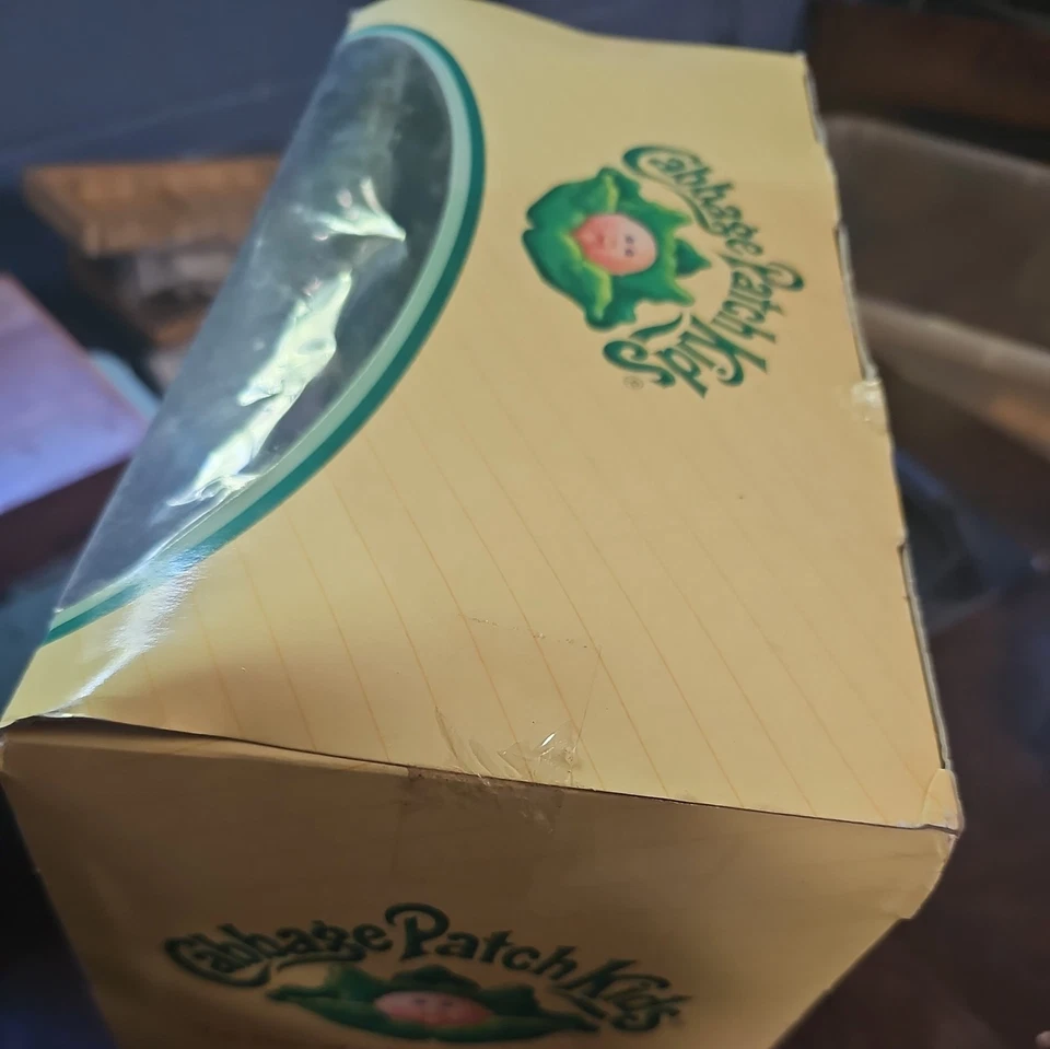 Nuevo en caja, niña negra, parche de repollo niños, cosido a mano en Babyland. Firmado, ¡adopta! Foto 4 de 4