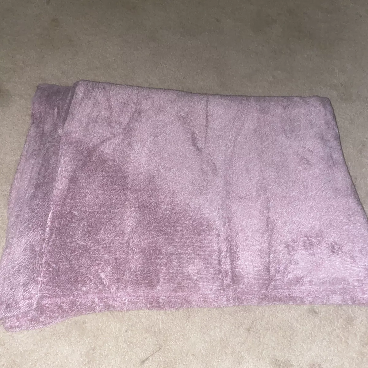 Room essentials store throw blanket