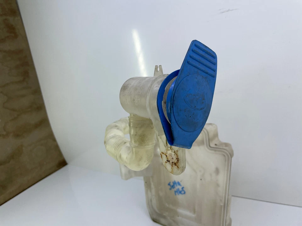 VOLKSWAGEN JETTA MK5 WASHER BOTTLE WASHER JET PUMP 2004-2009🌟 - Image 2 of 4