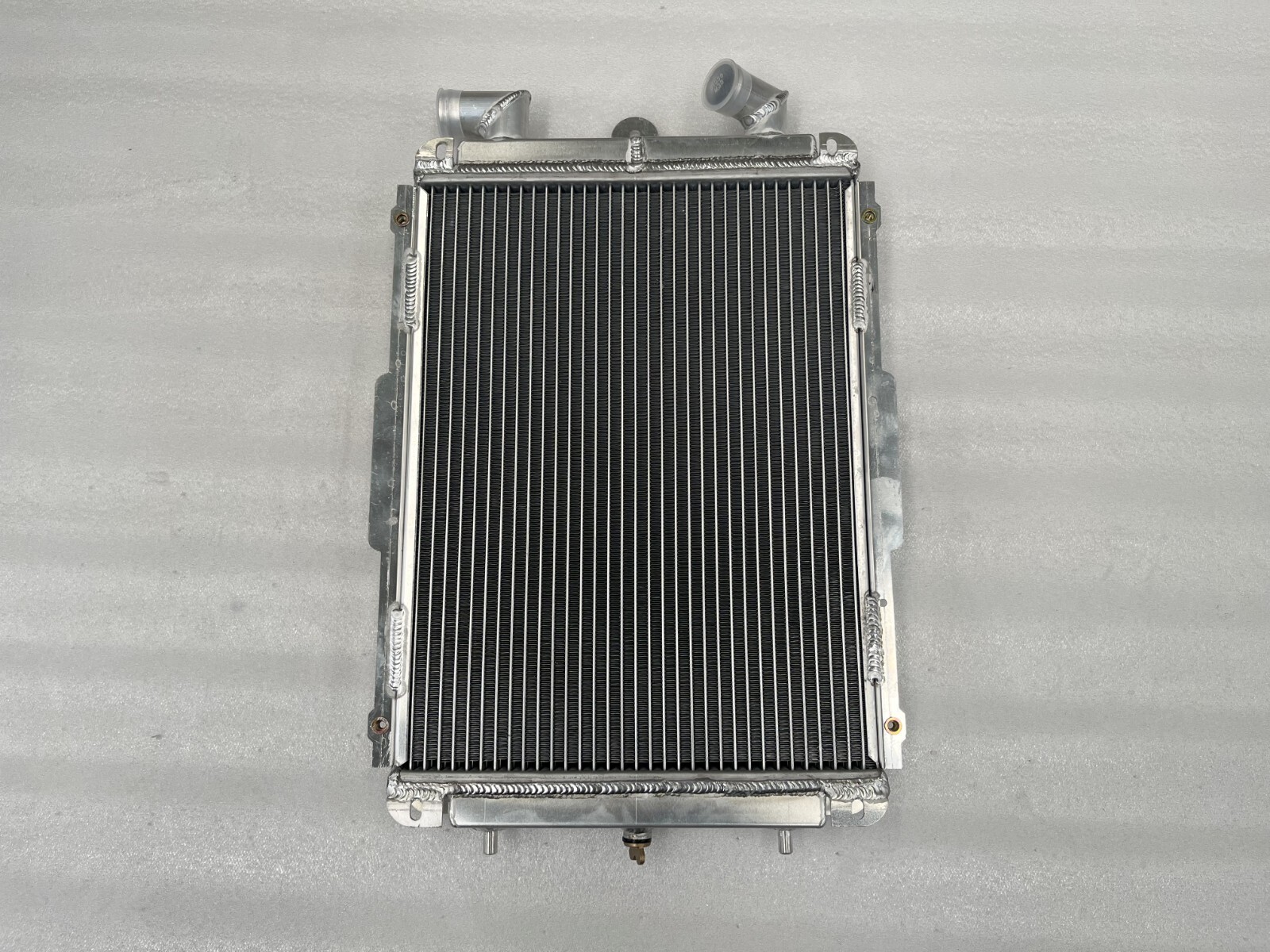 For Ferrari 355 F355 GTS/Spider W/O Sensor Hole 1994-99 Right Side Radiator